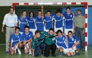 -18 saison 2008 - 2009 : Luc , Sylvain , Geoffrey , Guillaume , Geoffrey , Loic , Nicolas , Jean Marie , Yoan , Antoine , Maxime , Kévin , Lucas et Guillaume 