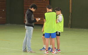 Haroun conseille  Bastien , Valentin et Erwann . 