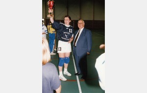 L'équipe féminine : doublé Coupe / Championnat . Aurélie la capitaine .