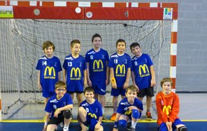 Les - 11 G2 et leurs nouveaux maillots offert par MC Donald de Gaillon . 